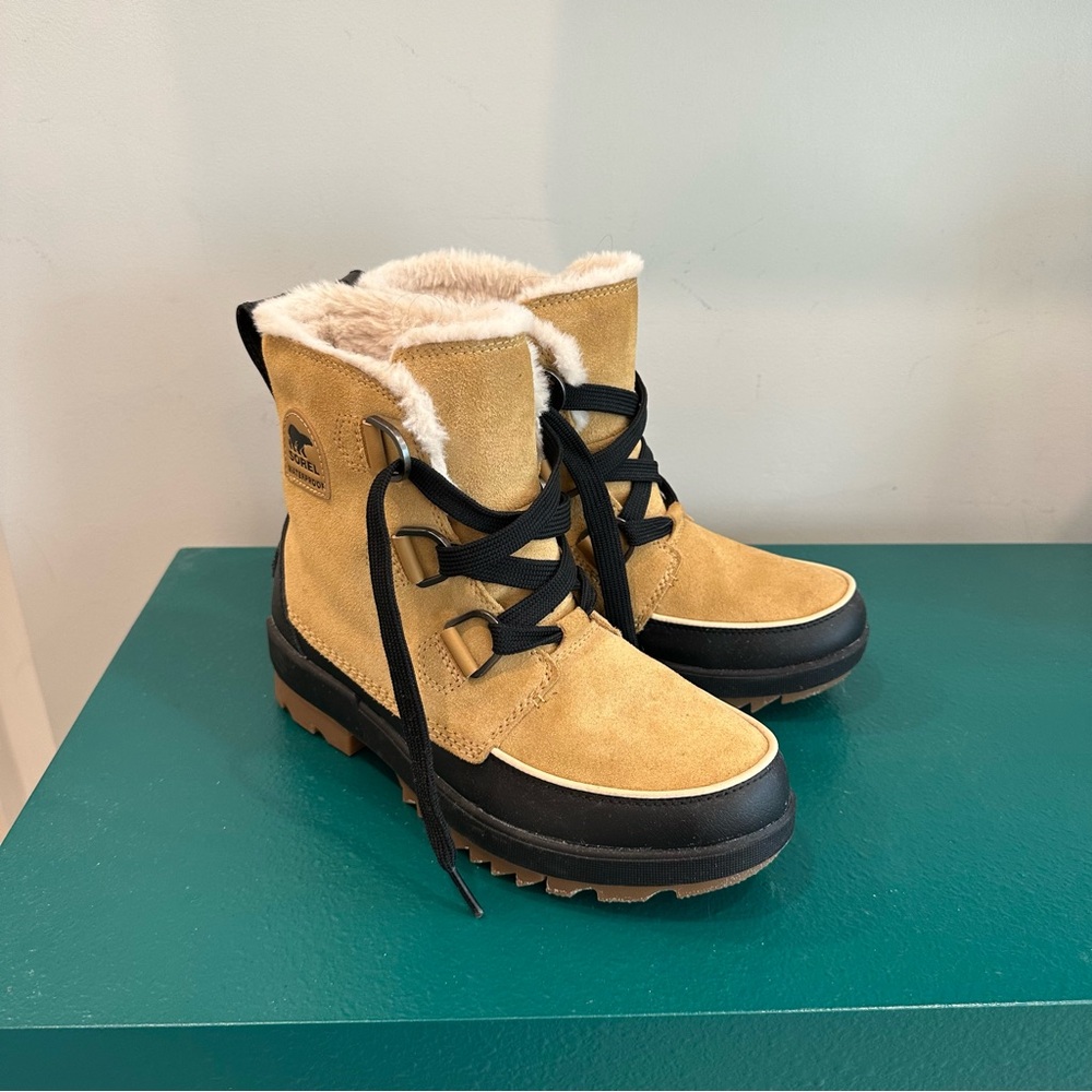 Sorel Cream and Black Winter Boots